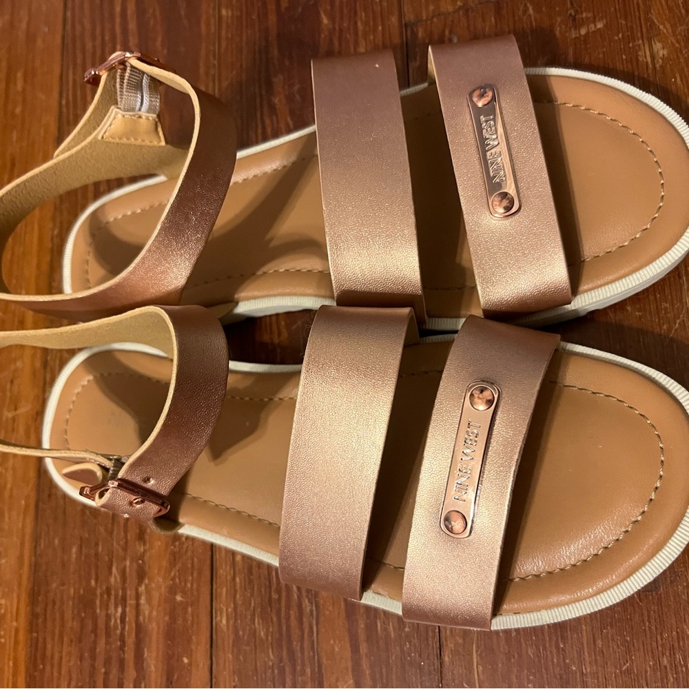Nine West Metallic Sandals with Straps size 3